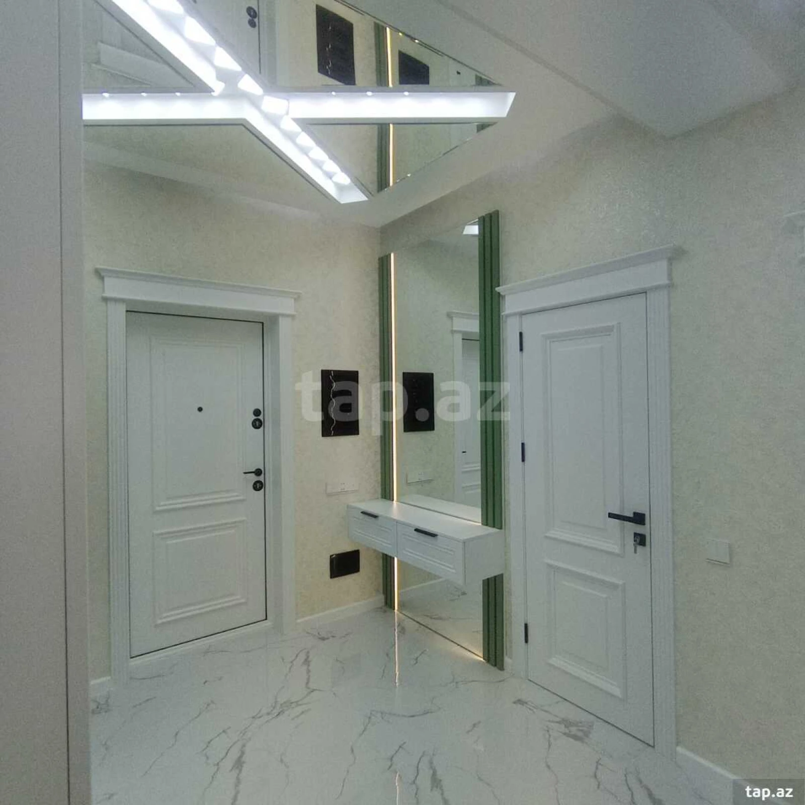 Satılır 3 otaqlı yeni tikili 130 m²