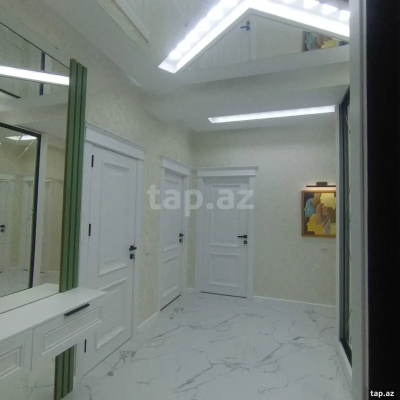 Satılır 3 otaqlı yeni tikili 130 m²