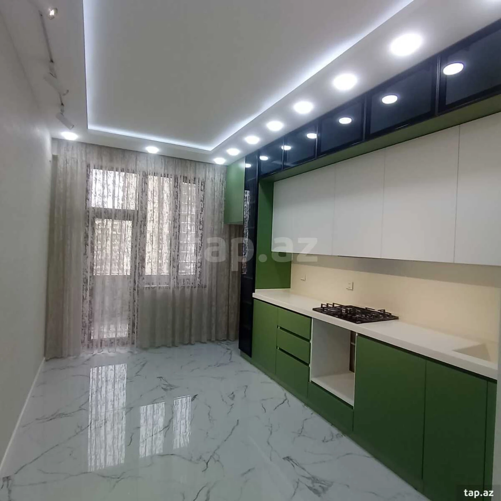 Satılır 3 otaqlı yeni tikili 130 m²