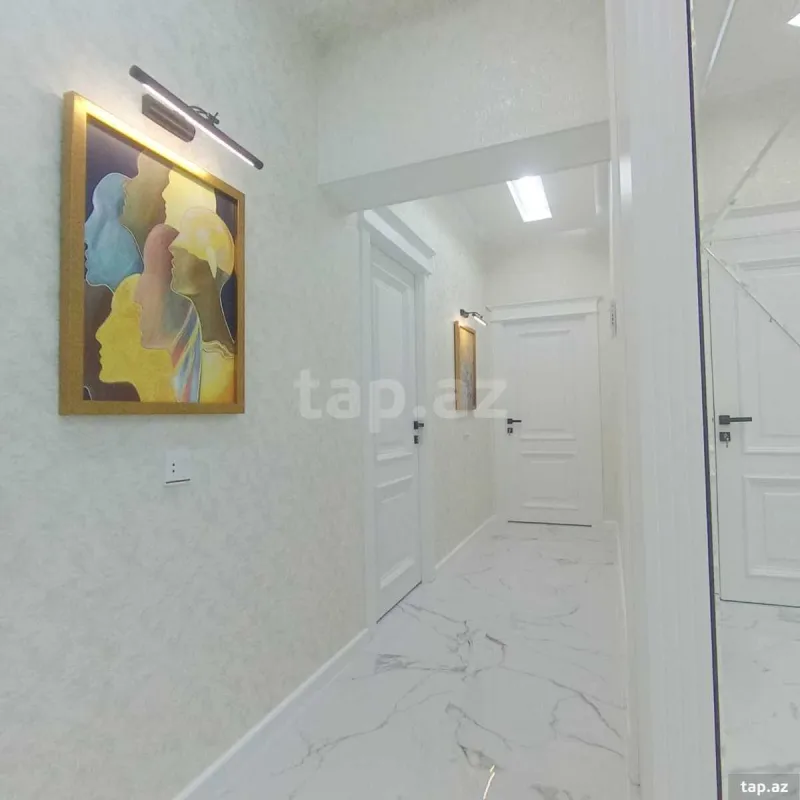 Satılır 3 otaqlı yeni tikili 130 m²