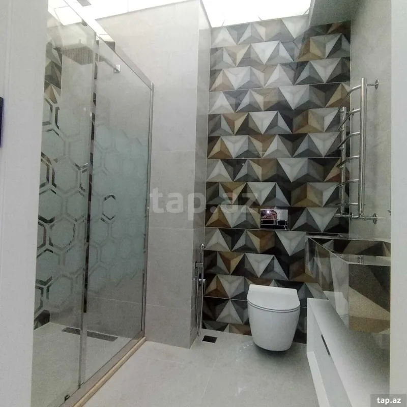 Satılır 3 otaqlı yeni tikili 130 m²