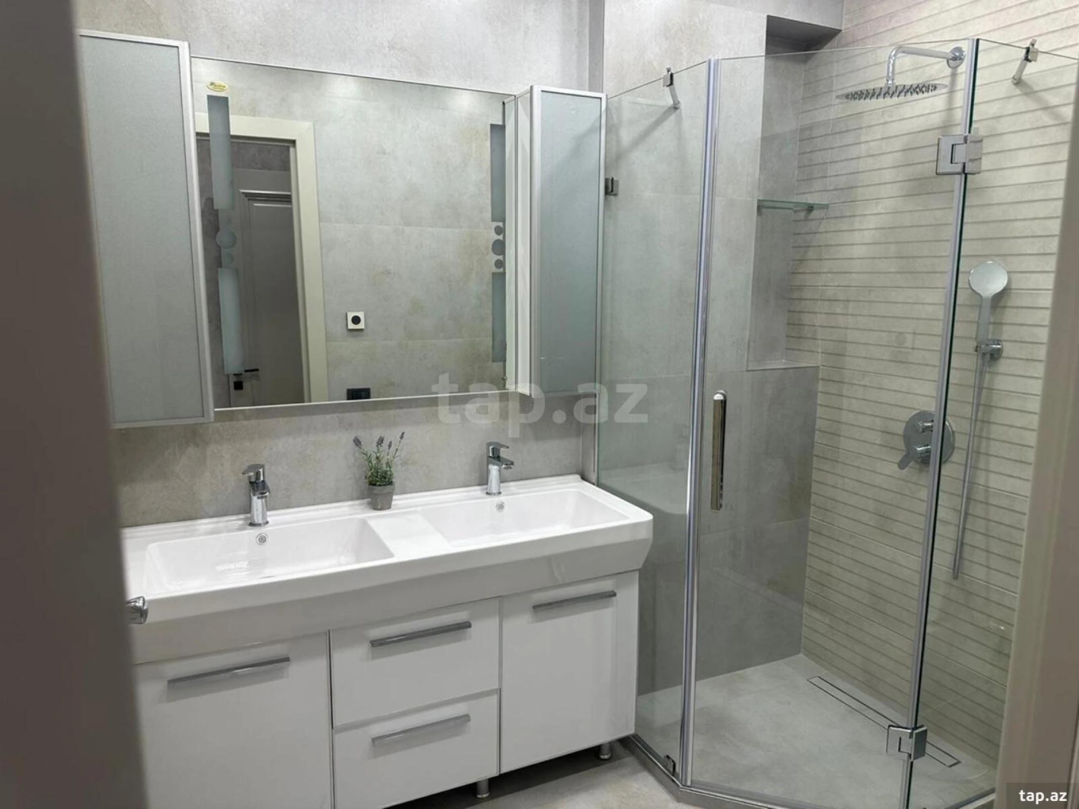 Kirayə verilir 3 otaqlı yeni tikili 95 m²