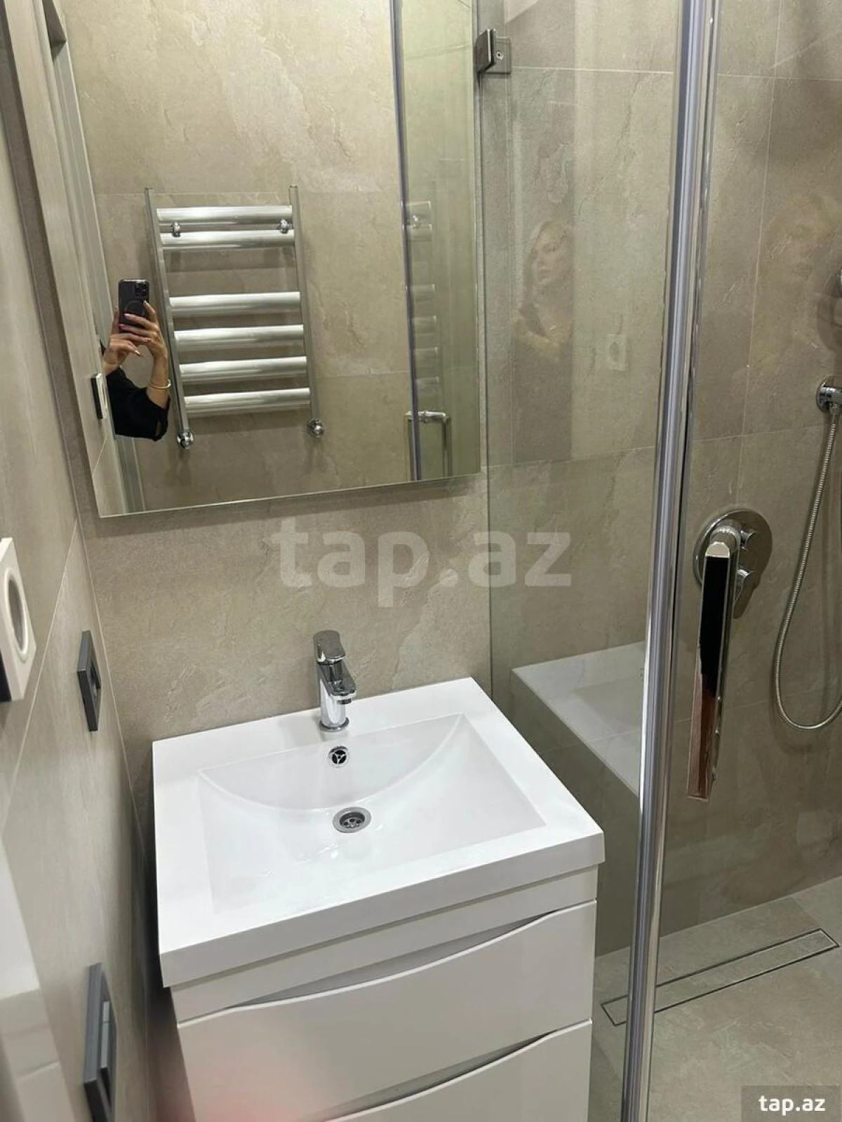 Kirayə verilir 3 otaqlı yeni tikili 95 m²