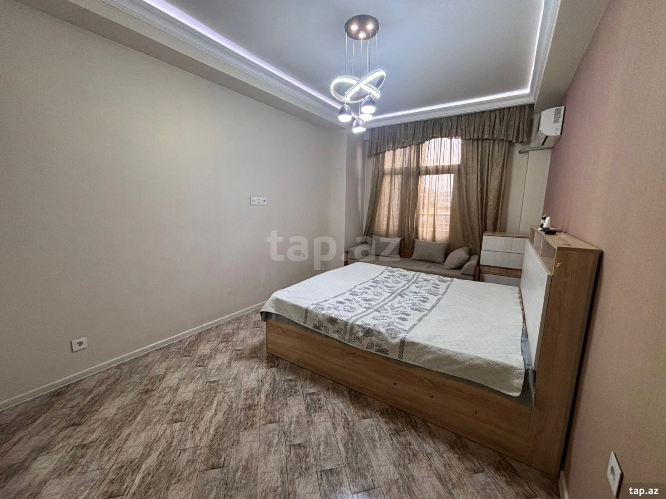 Kirayə verilir 3 otaqlı yeni tikili 120 m²