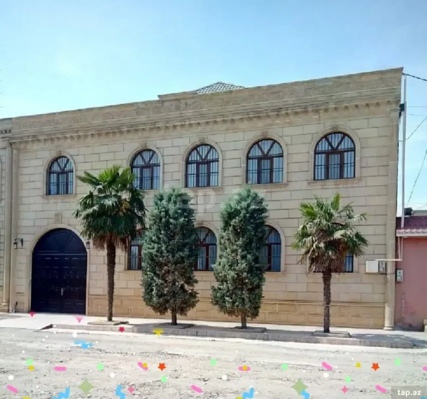Satılır 8 otaqlı həyət evi 600 m²