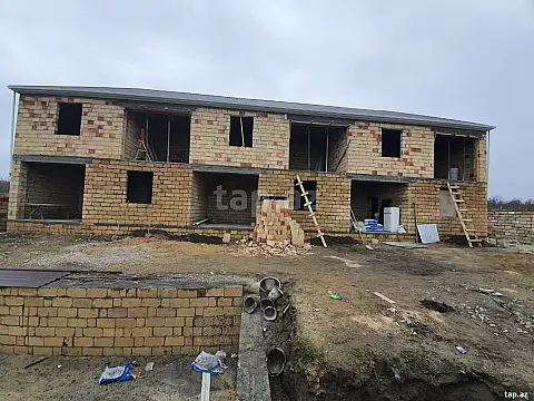 Satılır 18 otaqlı həyət evi