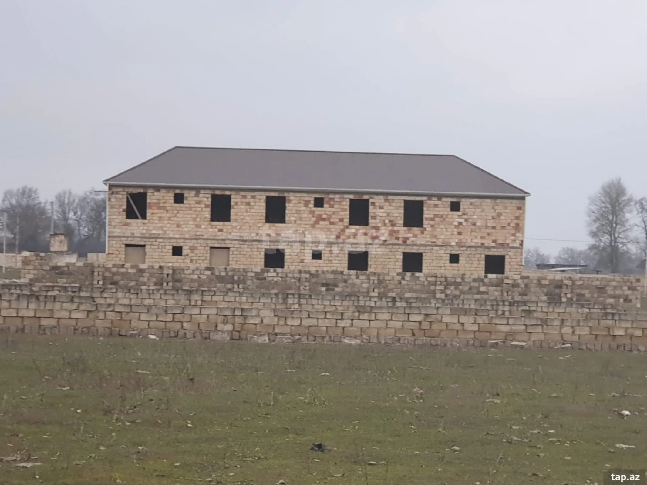 Satılır 18 otaqlı həyət evi