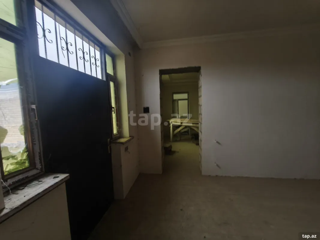 Satılır 8 otaqlı həyət evi