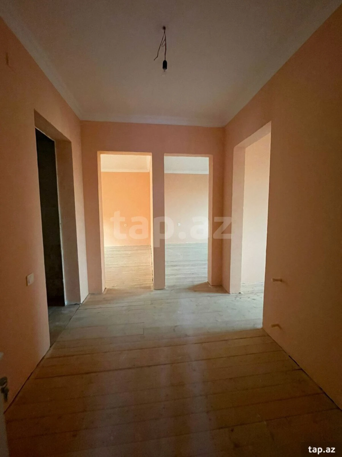 Satılır 8 otaqlı həyət evi