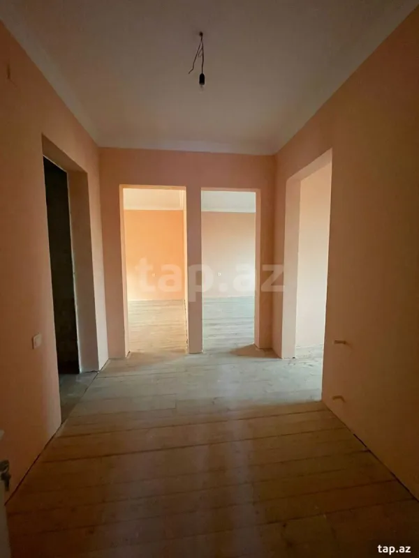 Satılır 8 otaqlı həyət evi