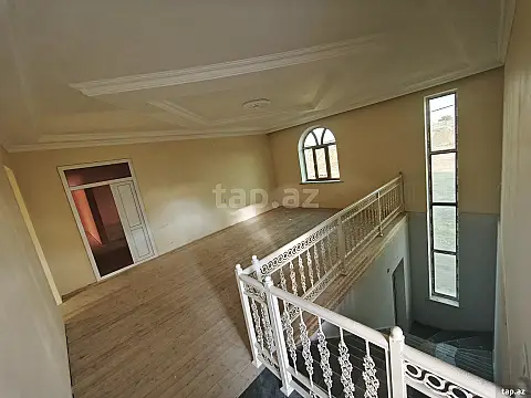 Satılır 8 otaqlı həyət evi