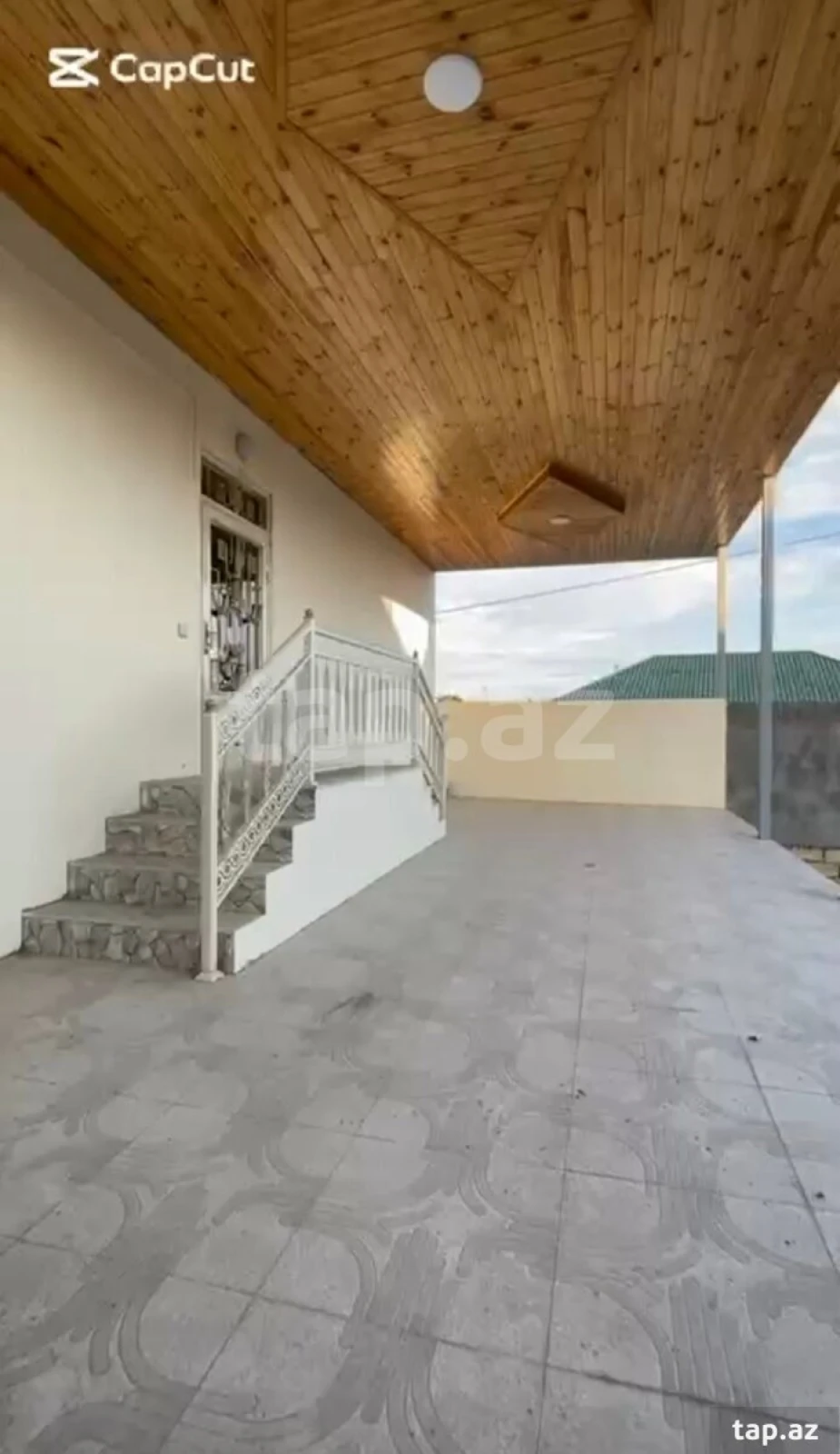 Satılır 8 otaqlı həyət evi