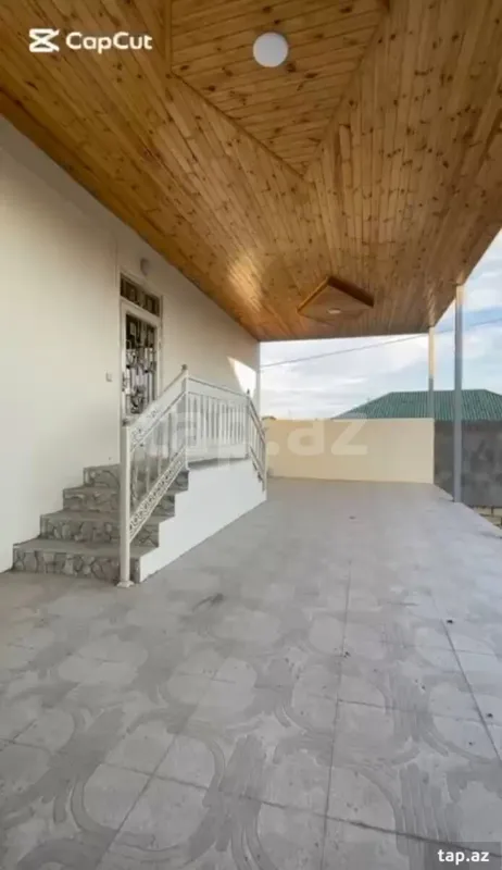 Satılır 8 otaqlı həyət evi