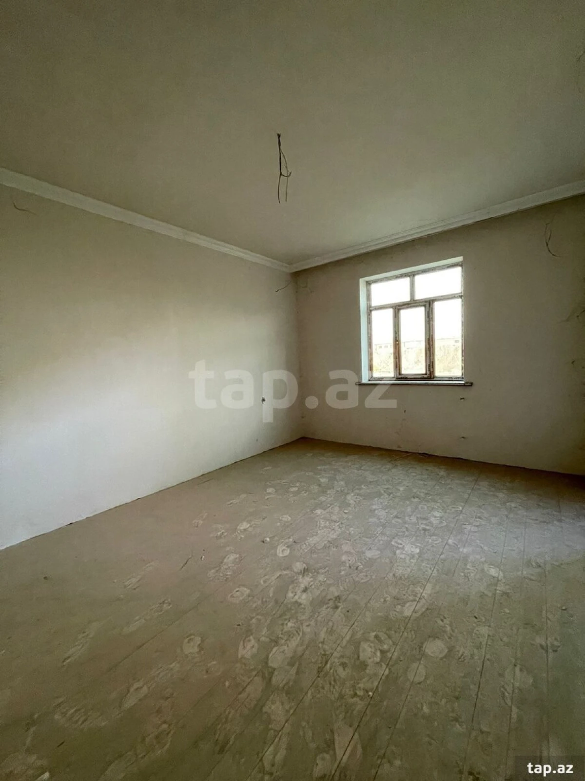 Satılır 8 otaqlı həyət evi