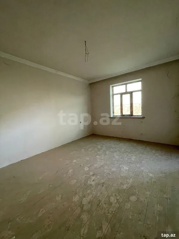 Satılır 8 otaqlı həyət evi