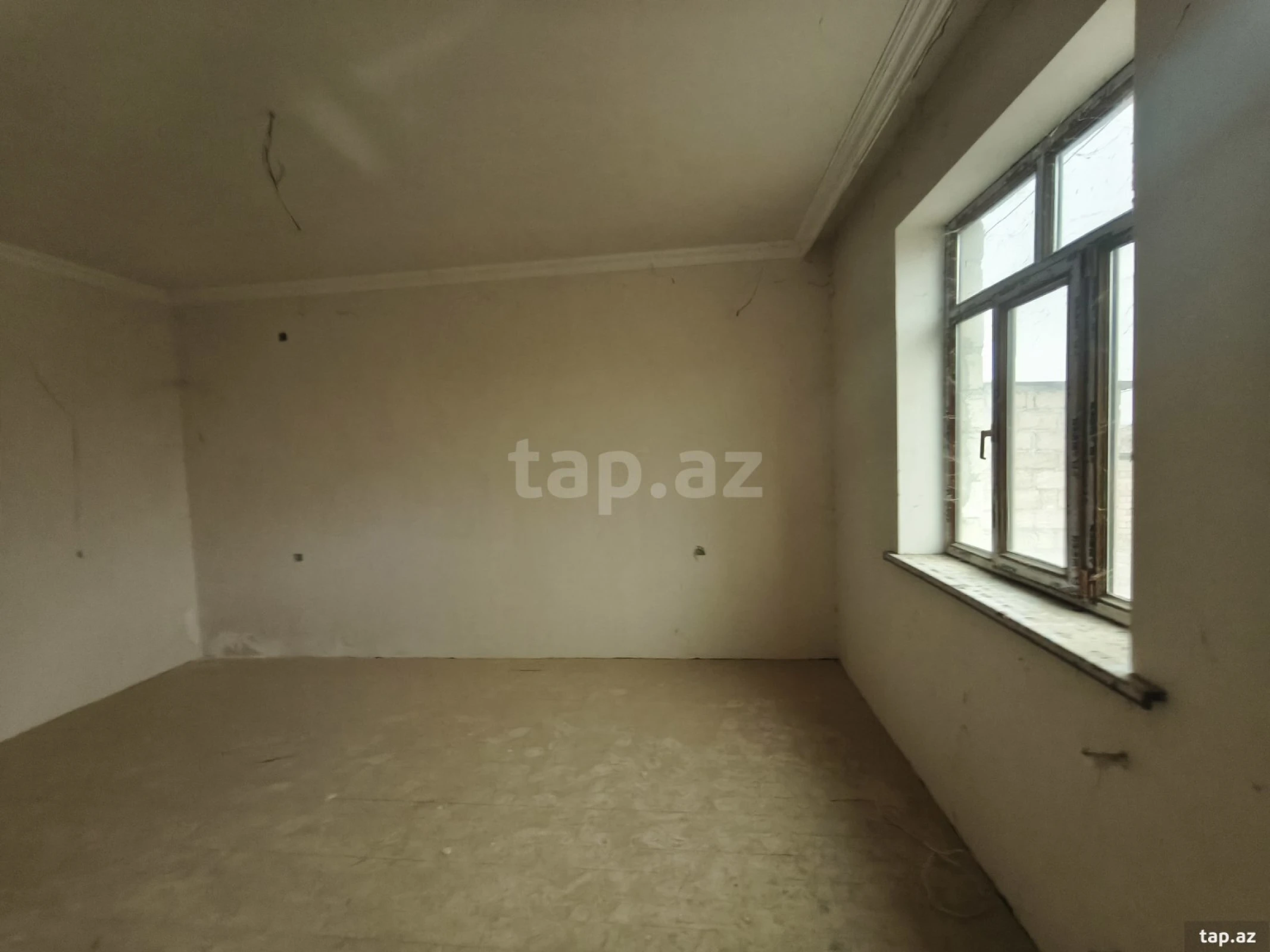 Satılır 8 otaqlı həyət evi