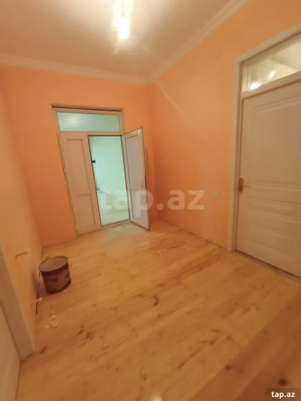 Satılır 8 otaqlı həyət evi