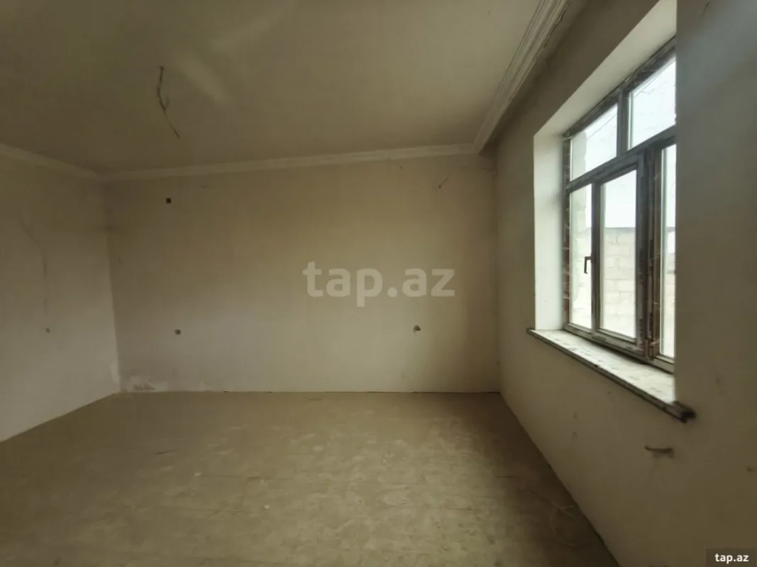 Satılır 8 otaqlı həyət evi