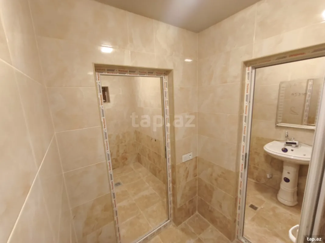 Satılır 8 otaqlı həyət evi