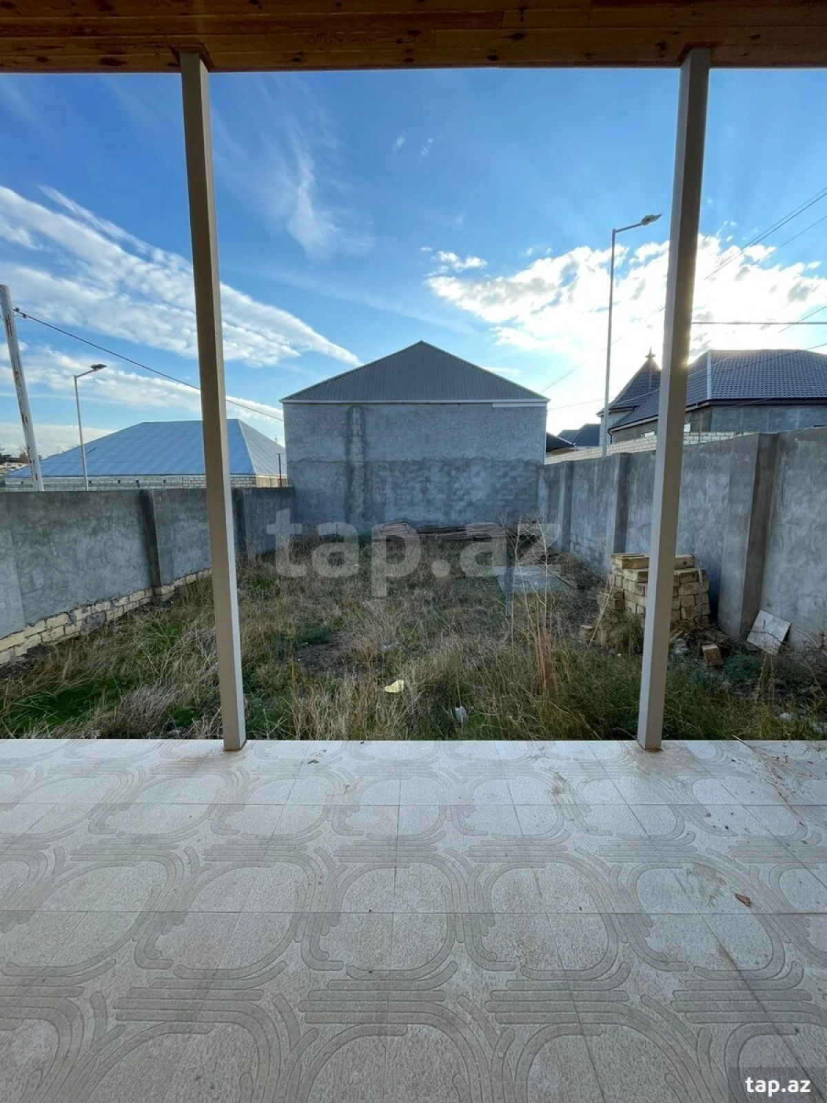 Satılır 8 otaqlı həyət evi