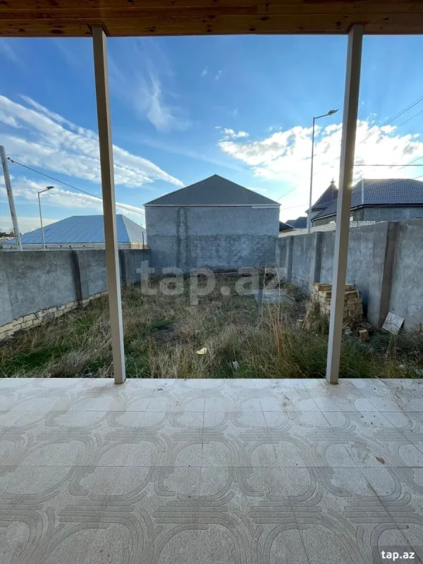 Satılır 8 otaqlı həyət evi