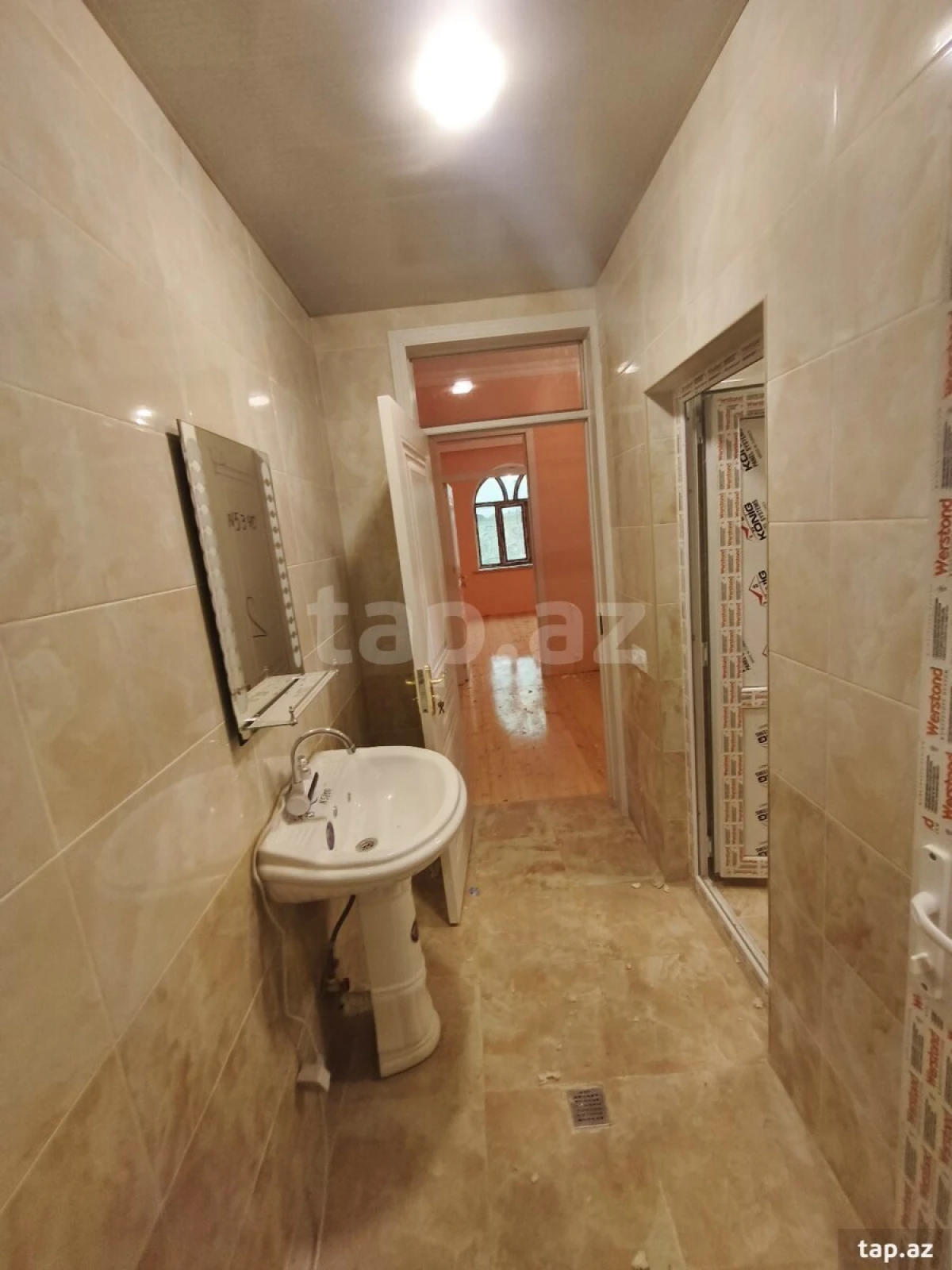 Satılır 8 otaqlı həyət evi