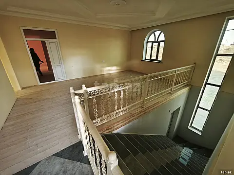 Satılır 8 otaqlı həyət evi