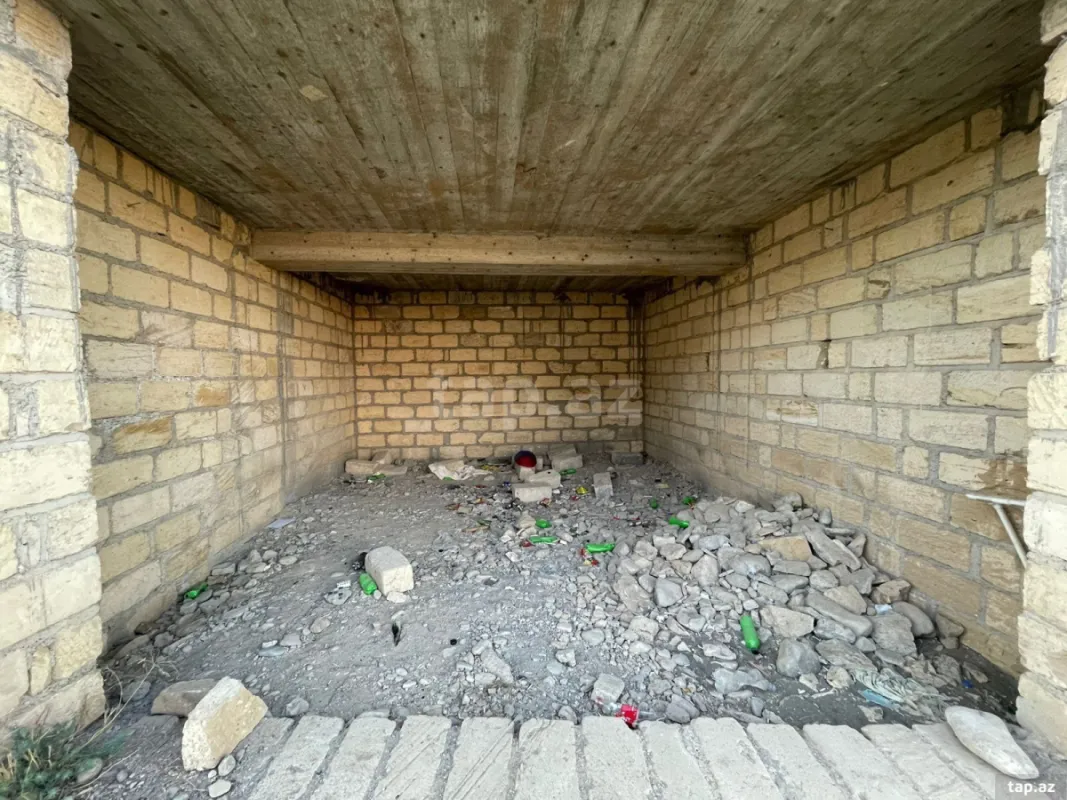 Satılır 8 otaqlı həyət evi