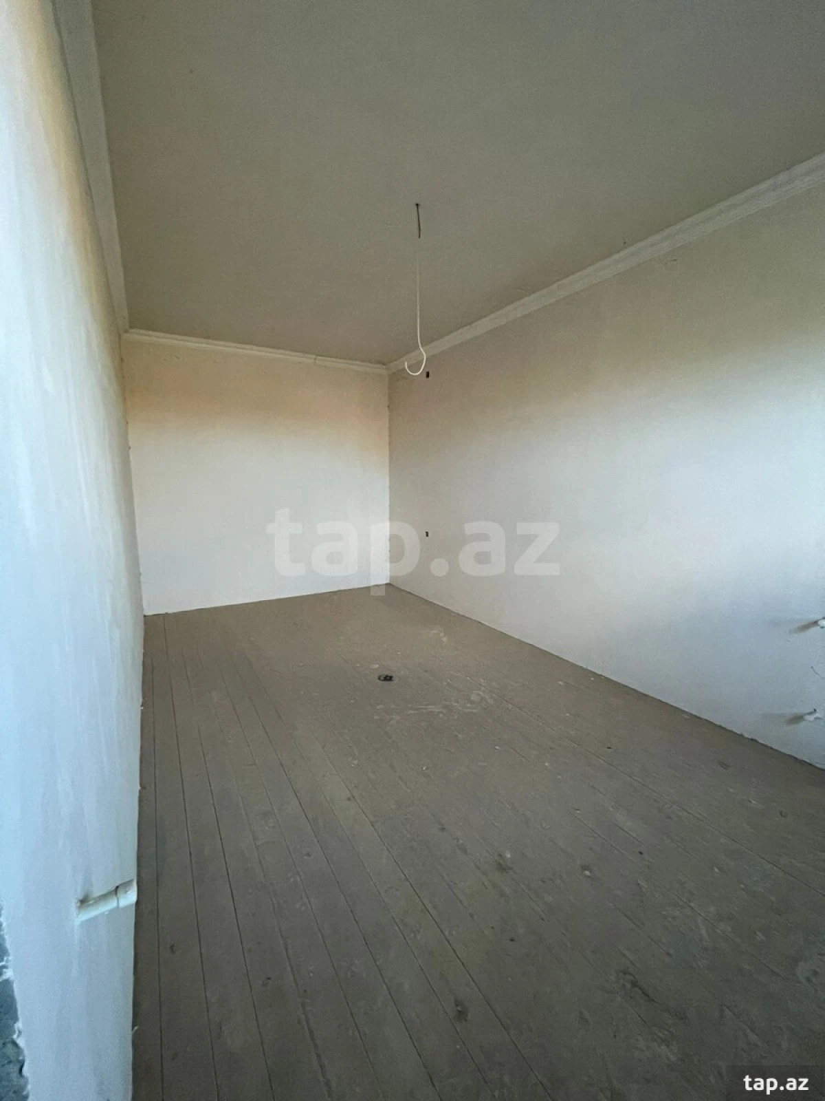 Satılır 8 otaqlı həyət evi