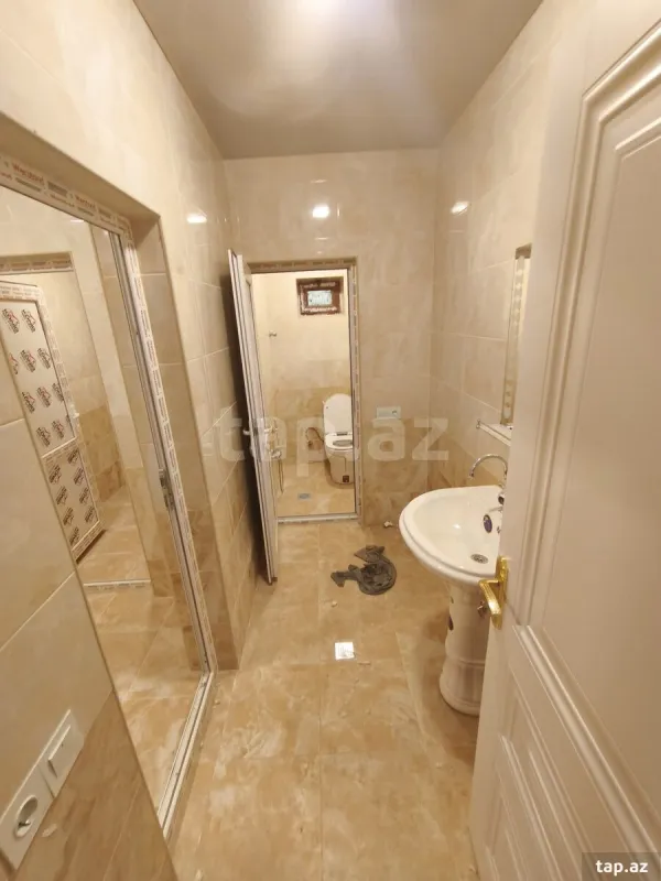 Satılır 8 otaqlı həyət evi