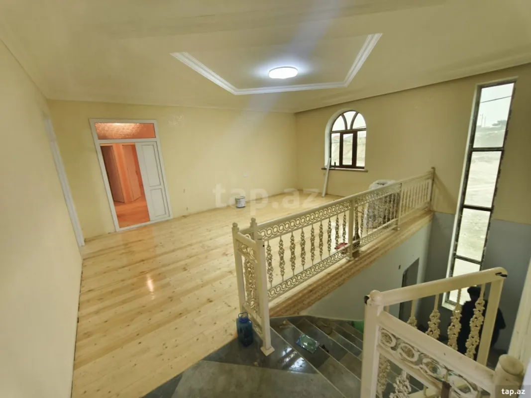 Satılır 8 otaqlı həyət evi