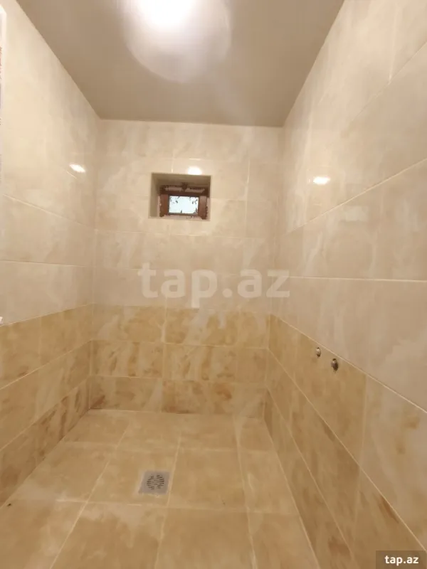 Satılır 8 otaqlı həyət evi