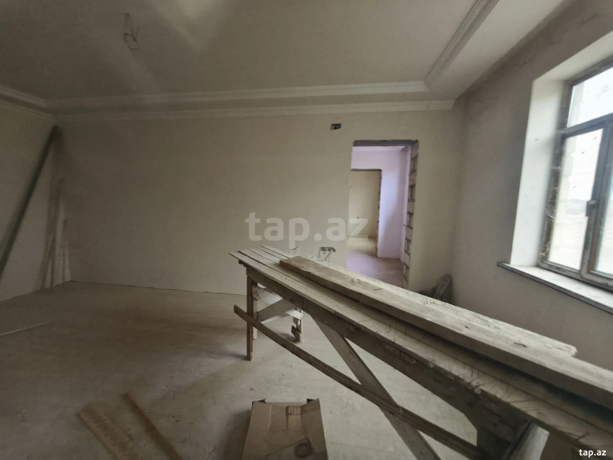 Satılır 8 otaqlı həyət evi