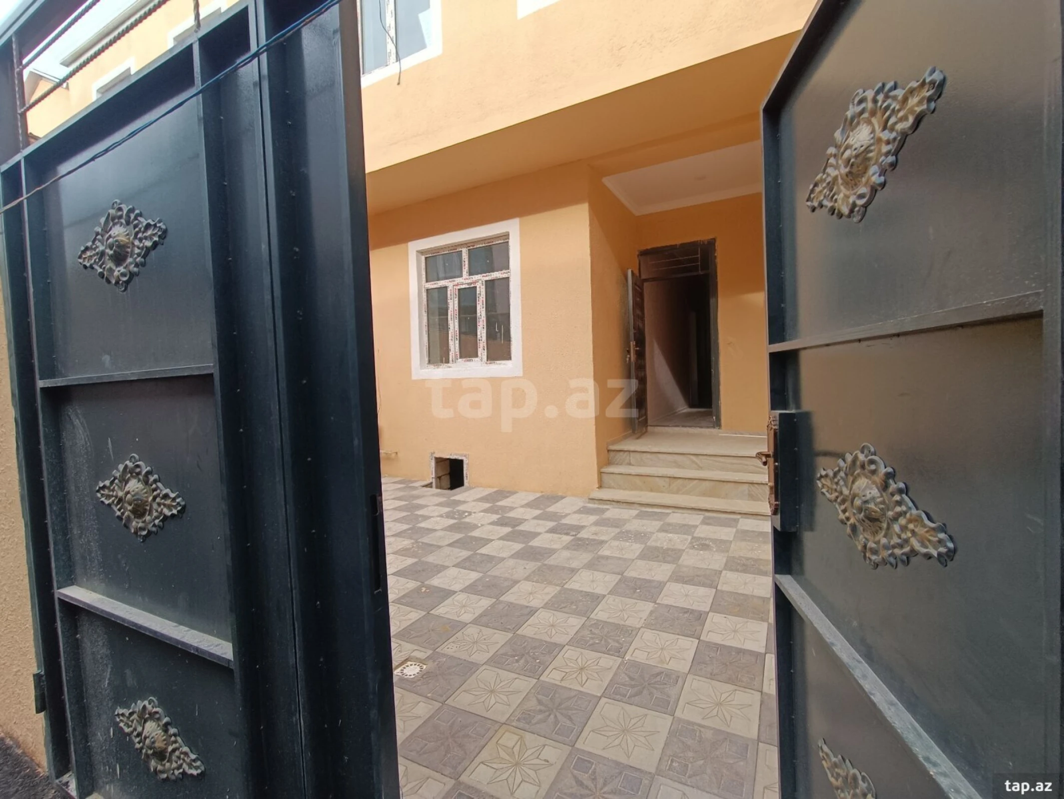 Satılır 4 otaqlı həyət evi