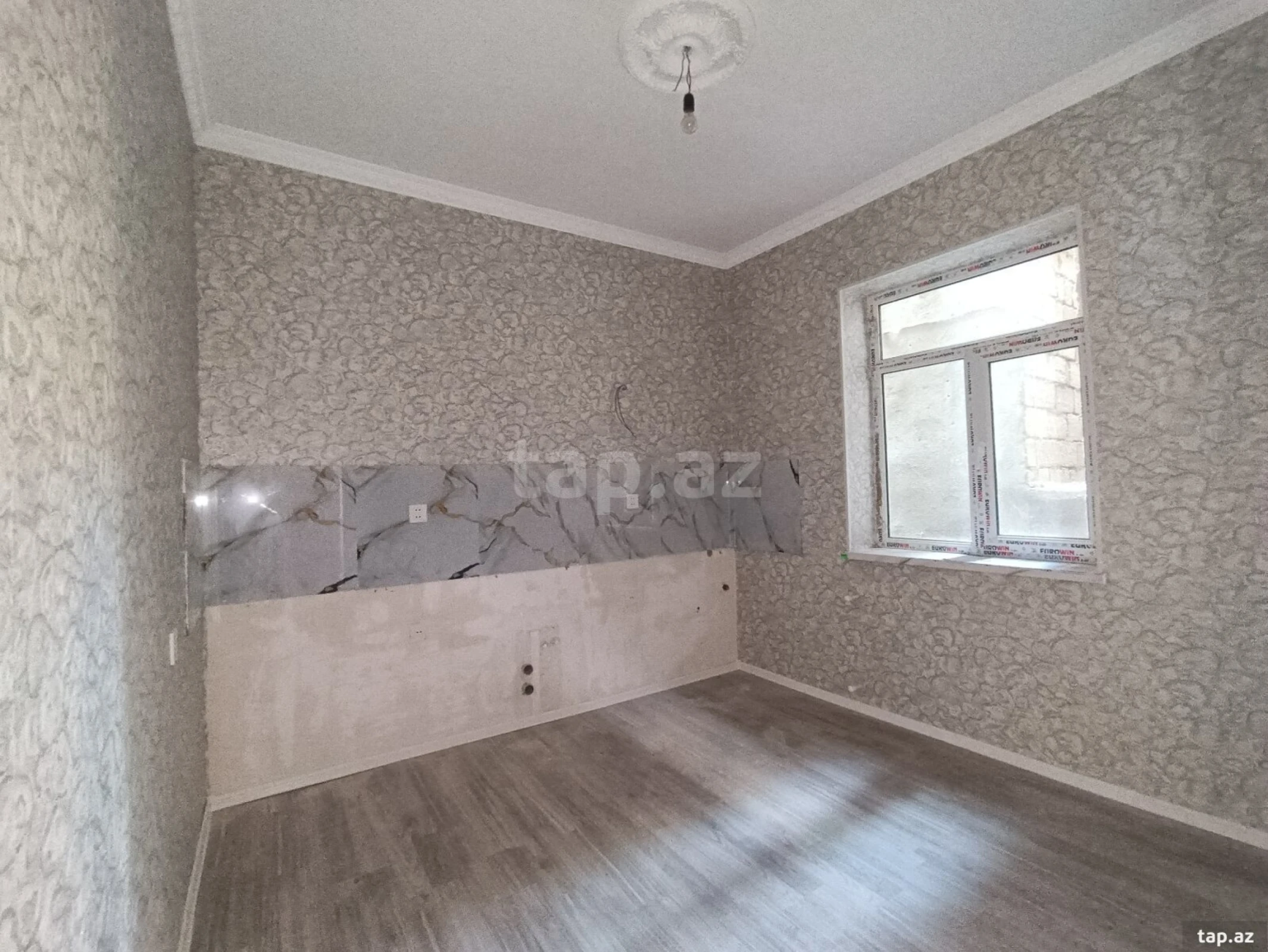 Satılır 4 otaqlı həyət evi
