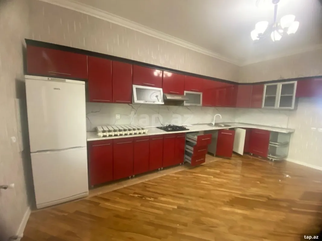 Satılır 4 otaqlı həyət evi 225 m²