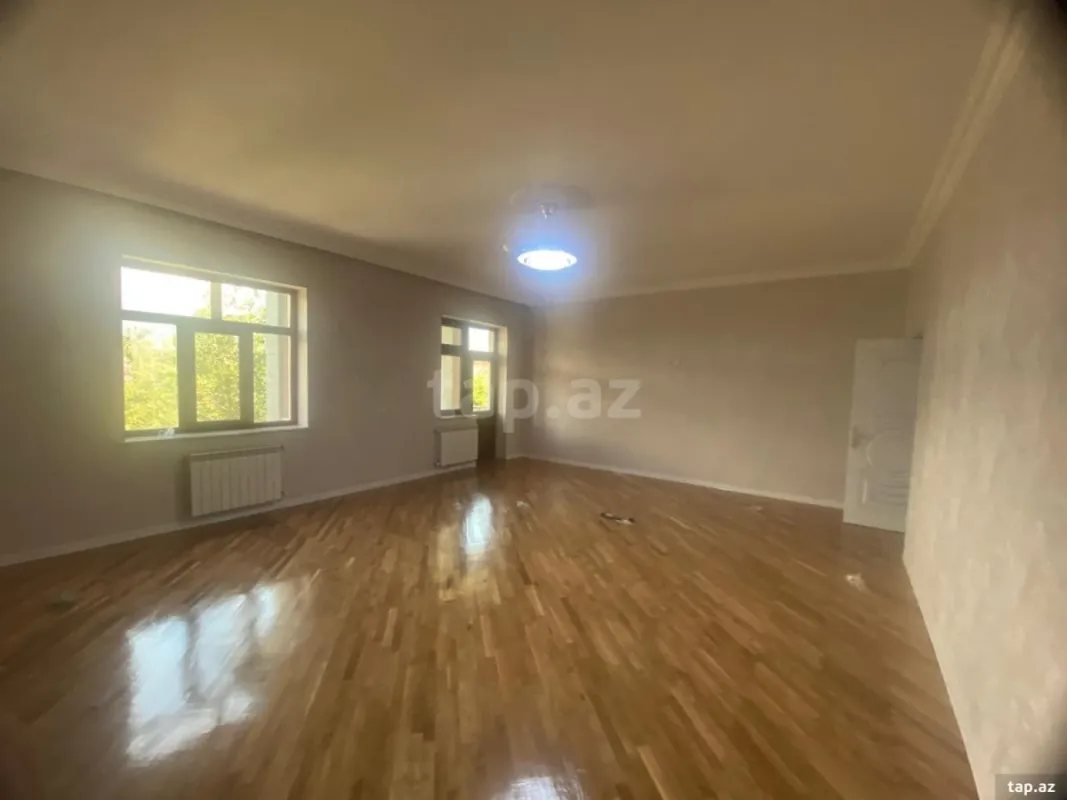 Satılır 4 otaqlı həyət evi 225 m²