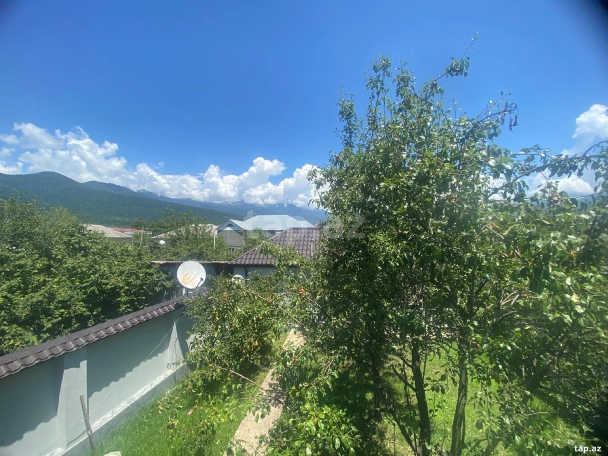 Satılır 4 otaqlı həyət evi 225 m²