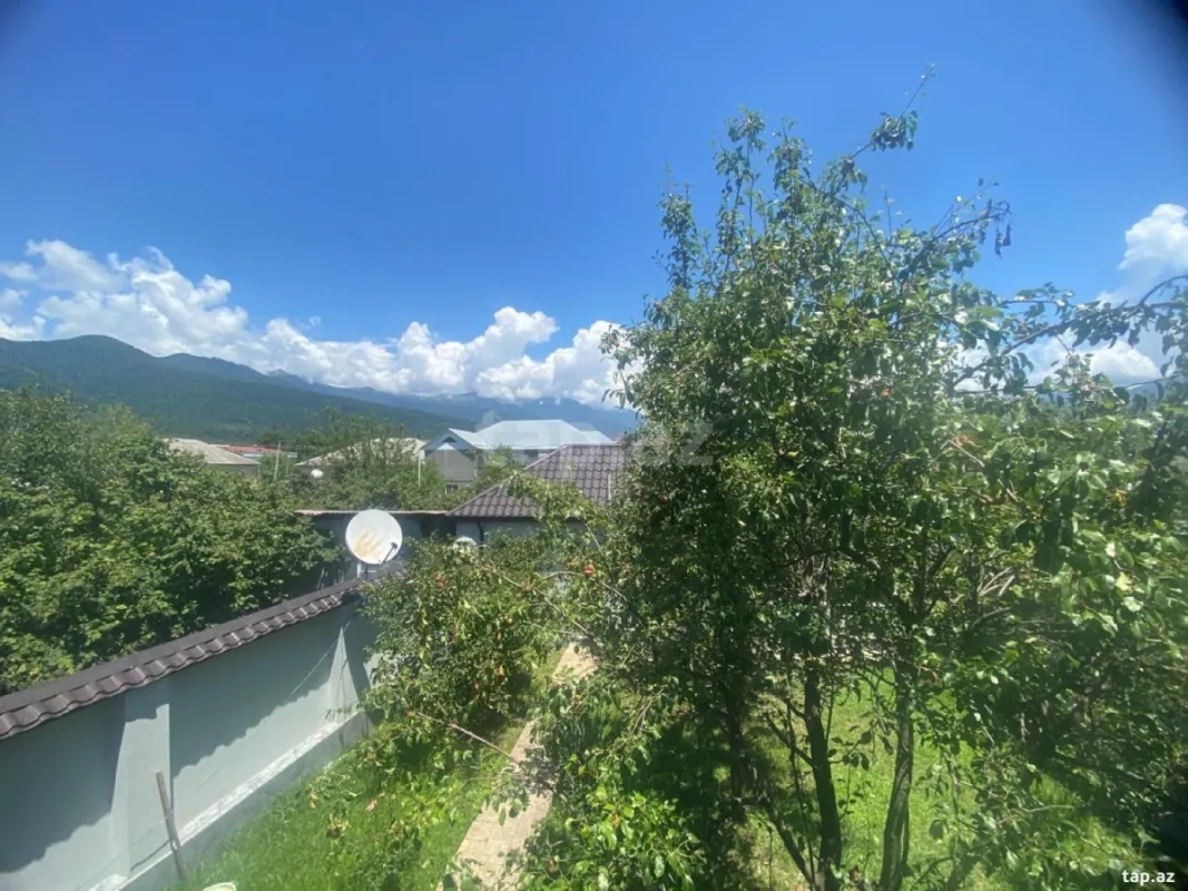 Satılır 4 otaqlı həyət evi 225 m²