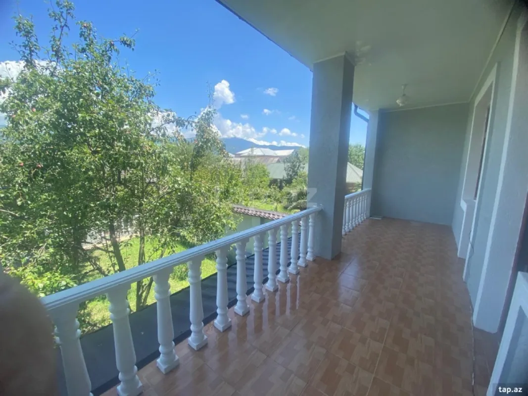 Satılır 4 otaqlı həyət evi 225 m²