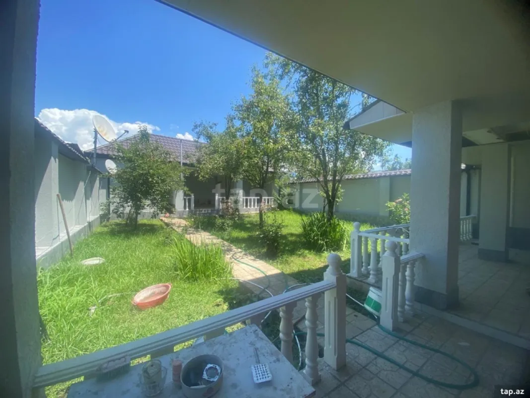Satılır 4 otaqlı həyət evi 225 m²
