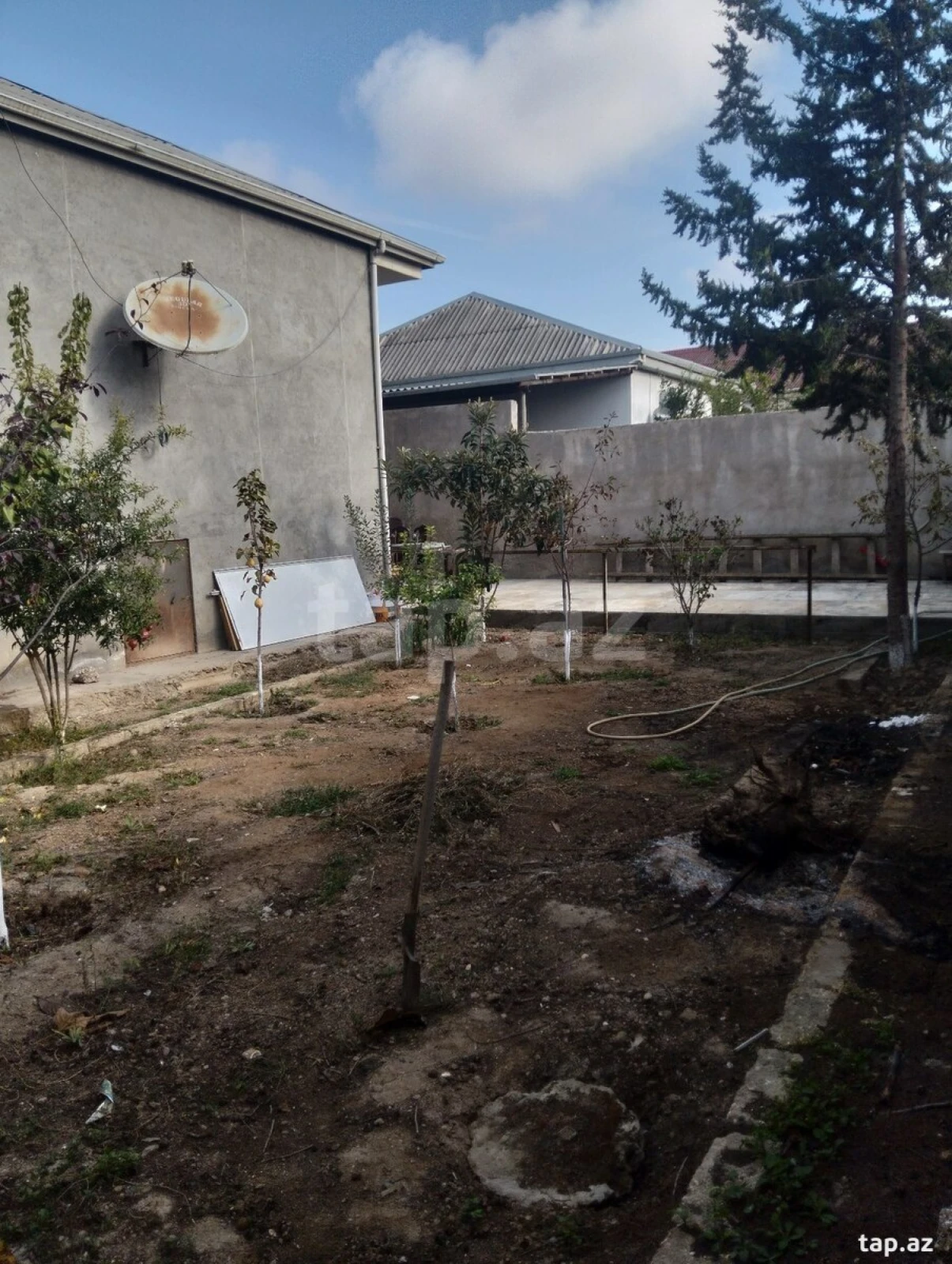 Satılır 4 otaqlı həyət evi