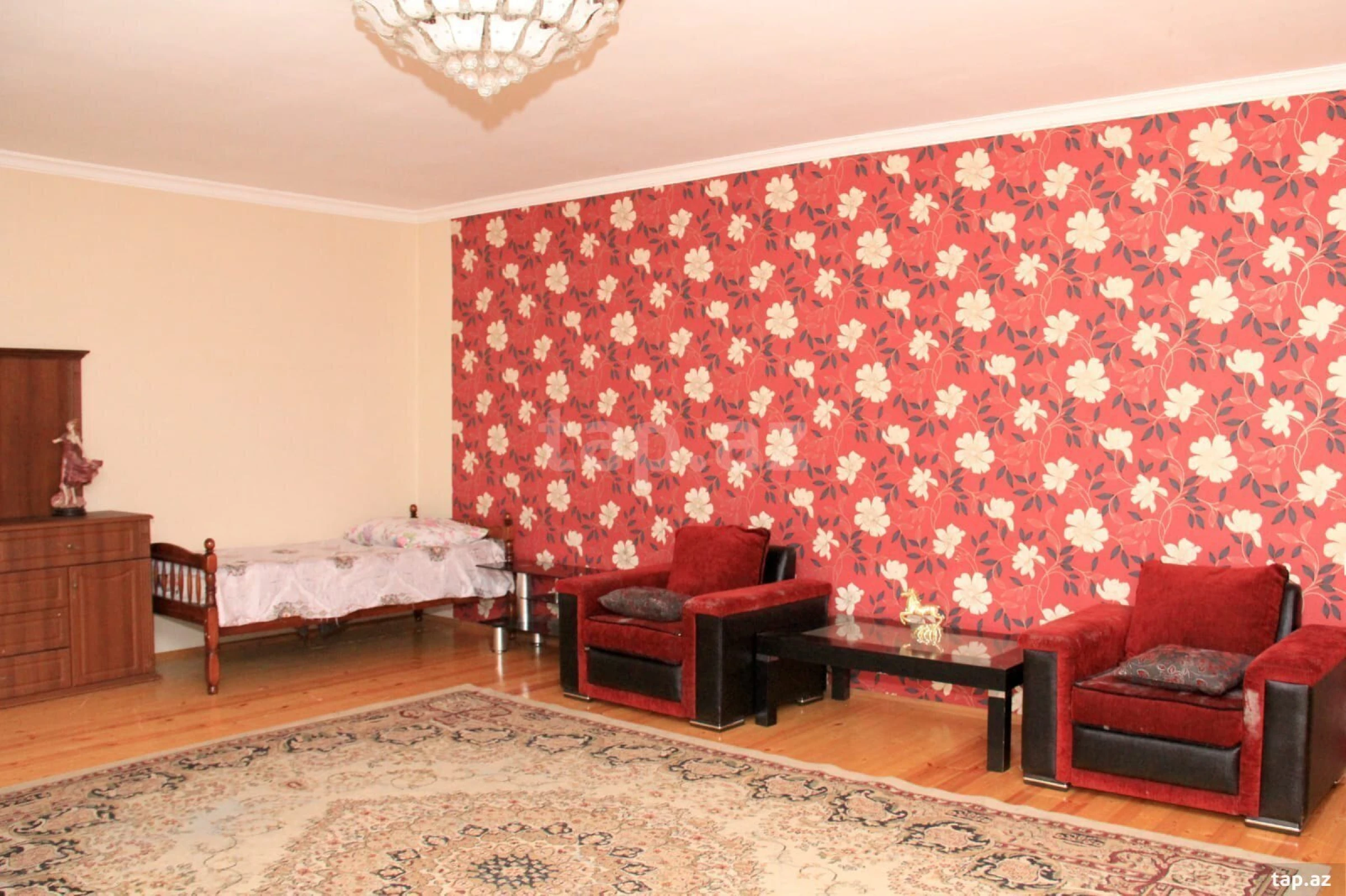 Satılır 6 otaqlı həyət evi