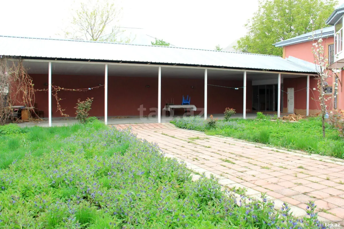 Satılır 6 otaqlı həyət evi