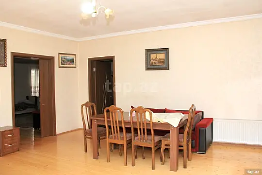 Satılır 6 otaqlı həyət evi