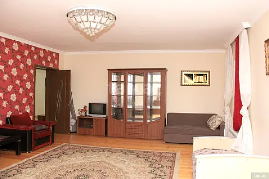 Satılır 6 otaqlı həyət evi