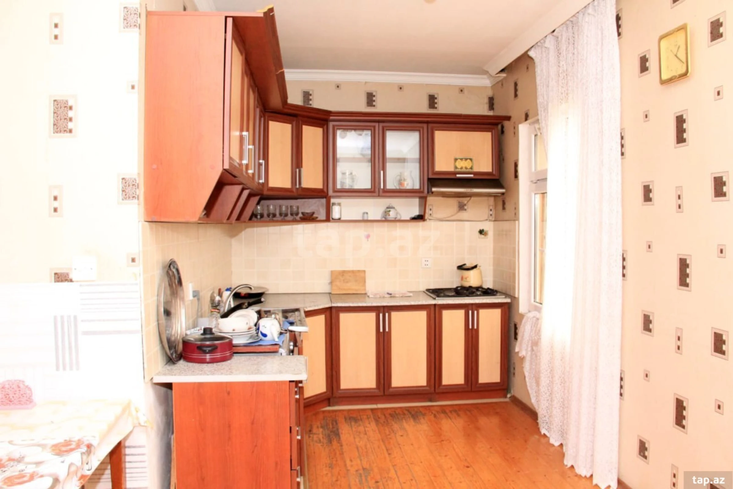 Satılır 6 otaqlı həyət evi