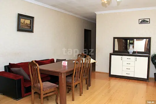 Satılır 6 otaqlı həyət evi