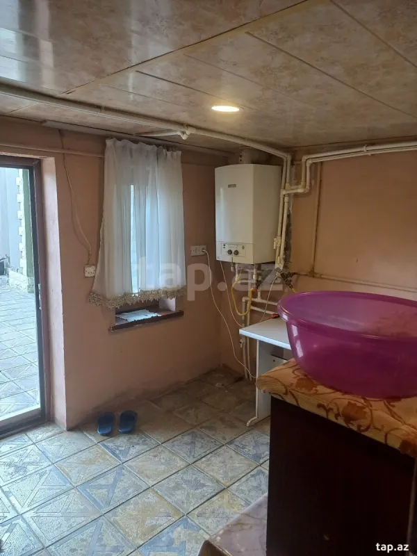 Satılır 8 otaqlı həyət evi 140 m²