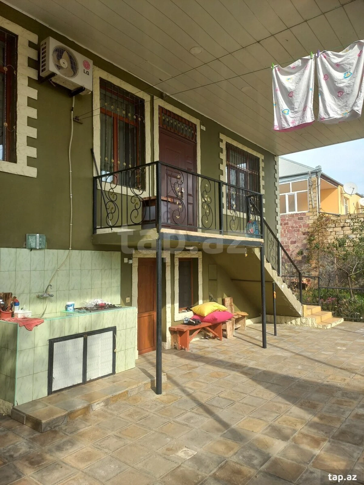 Satılır 8 otaqlı həyət evi 140 m²